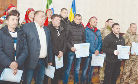Як у Кіцмані нагороджували влонтерів, захисників, депутатів та працівників місцевого самоврядування