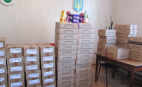 Карамельки і шоколадки: Нижньосірогозька селищна рада придбала новорічні подарунки