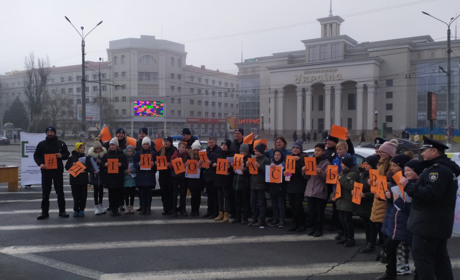 Що спільного між косметичкою і гідністю: в Херсоні відбулась акція проти насильства