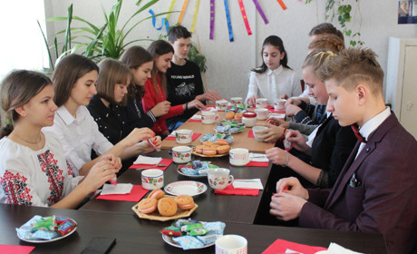 Троїцькі школярі задали сто питань дорослим