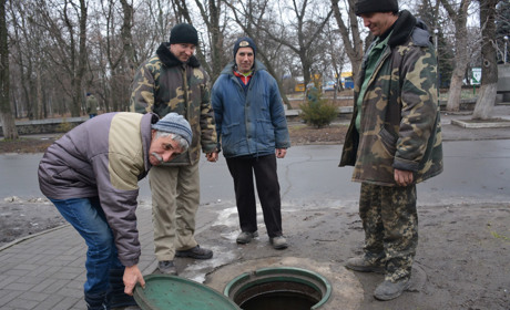 На вулиці Обухова в Золотоноші прорвало трубу