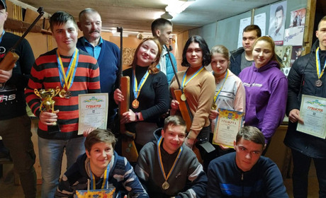 Конотопські студенти та учні змагалися зі стрільби.  Хто переміг
