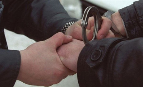 Ломився у магазин з гранатою в руках: у районі затримали вуличного хулігана