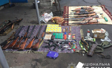 Арсенал зброї було вилучено у мешканця Добропілля 