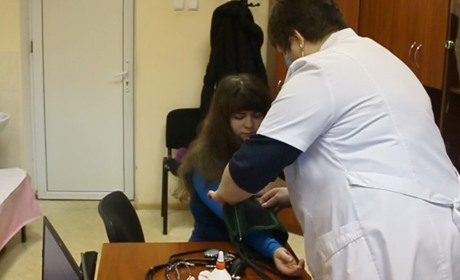 Вакцинация: журналистка Попасная.Сity впервые сделала прививку от гриппа. Интересное видео