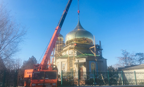 Значимое событие для православных Измаила: на Свято-Вознесенскую церковь установили купола (видео)