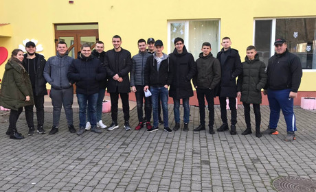 Учасники автомобільної групи «Кitsman car group» організували благодійну акцію
