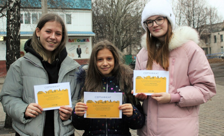 Як нагороджували переможниць конкурсу «Найстильніша школярка»