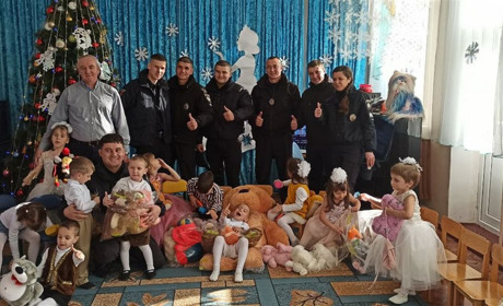 Патрульные полицейские побывали в гостях у воспитанников Дома ребенка