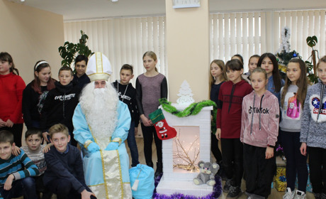 Святий Миколай завітав до Торецьких дітлахів: фоторепортаж