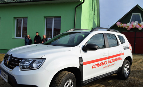 У Шипинцях оновили амбулаторію і придбали автомобіль для медиків
