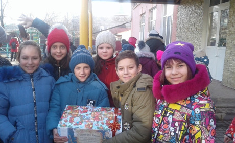 До дня Святого Миколая учні барських шкіл виготовили та передали подарунки нашим захисникам