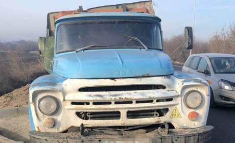 У Вінниці вантажівка врізалася в ГАЗель та травмувала водія, жителя Бару