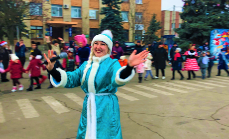В Геническе торжественно открыли главную городскую ёлку