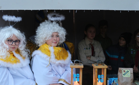 У Старокостянтинові відкрили головну ялинку: без снігу, але із "Зоряним небом". Фоторепортаж