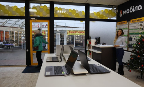 У Волновасі запрацював спеціалізований центр смартфонів та аксесуарів "Мобіла"