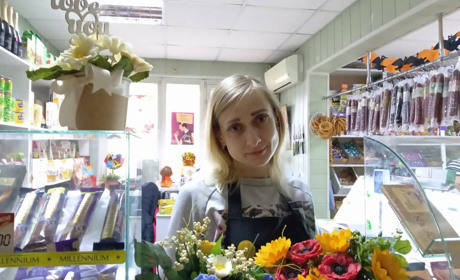 Продуктовый магазин с художественным уклоном, так реализует себя бизнес-вумен из Торецка