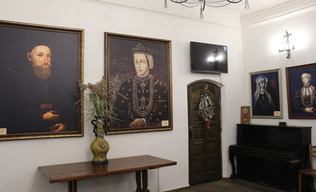 В центрі—музеї «Старий Костянтинів» відкрили картинну галерею роду князів Острозьких