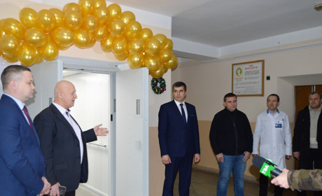 У Кіцманській ЦРЛ встановили новий ліфт, без якого медзаклад не міг функціонувати