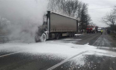 В Оршівцях на трасі загорілась вантажівка