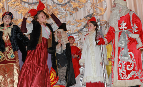 В Торецьку із успіхом пройшла вистава «12 місяців» у виконанні юних акторів  