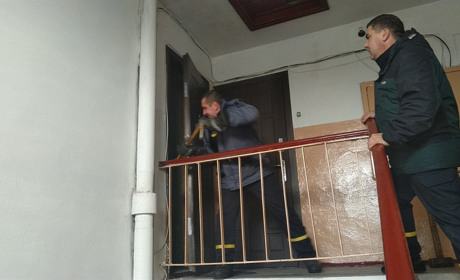 Труп золотонісця пролежав у квартирі близько трьох тижнів