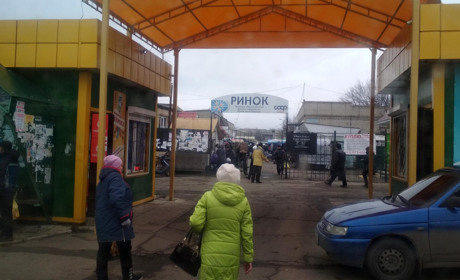 Мы узнали, какие цены на продукты питания на попаснянском рынке на конец декабря
