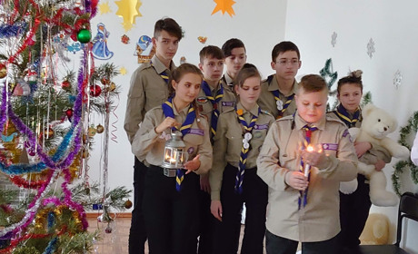 Скаути Руєвіту несли Вифлеємський вогонь туди, де його найбільше потребують