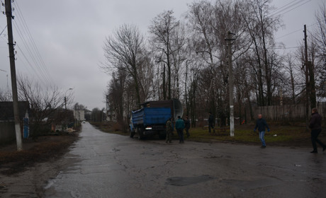 На віддаленій вулиці Золотоноші з’явилася  довгоочікувана конструкція зупинки