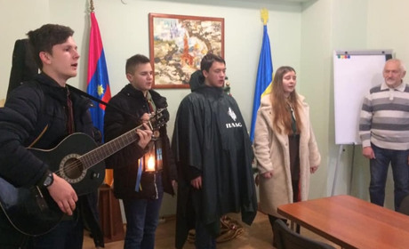 В Бар привезли Вифлеємський Вогонь Миру