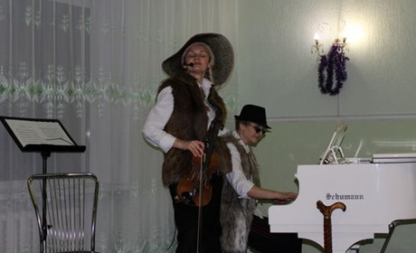 У Добропіллі пройшов вечір-концерт викладачів «Мелодії з улюблених кінофільмів»