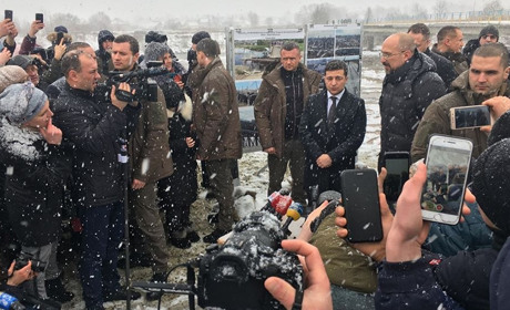 Президент  в Довгому-Калуському подякував  будівничим моста  за добру роботу