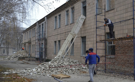 Капитальный ремонт инфекционного отделения Кураховской городской больницы за полтора месяца