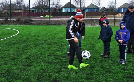 На Конотопщині збудували нове футбольне поле. ⚽️ Фото