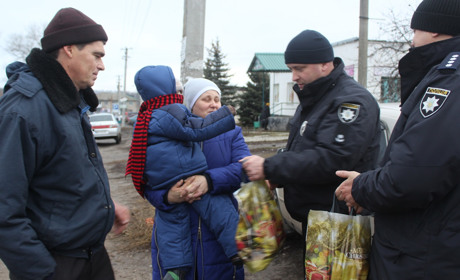 Троїцькі поліцейські привітали з новорічними святами маленького Захара