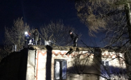 Повертаючись із новорічної дискотеки, юнаки допомогли винести з пожежі хвору жінку