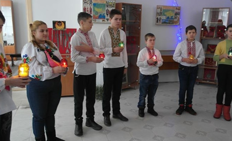 У Новограді запалили свічку від Вифлеємського Вогню миру 