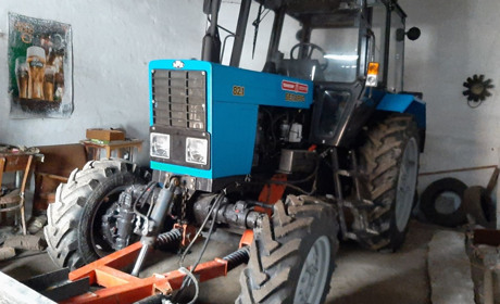 У Білопільській громаді працюватиме два нових трактори: комунальні служби отримали техніку