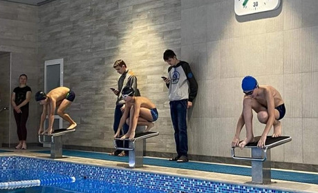 У Новодонецькому відбулись змагання з плавання у вільному стилі "Новорічні старти"