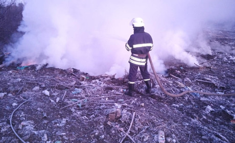 У Ржищеві горів будинок, а у Буртах - сміття