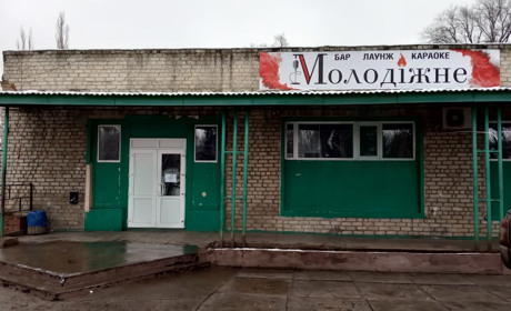 «Бармен вам не братан» та тістечко за 65 гривень: ми були з ревізією у караоке - барі