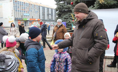 Играми и конкурсами торецкая детвора отметила праздник Рождества