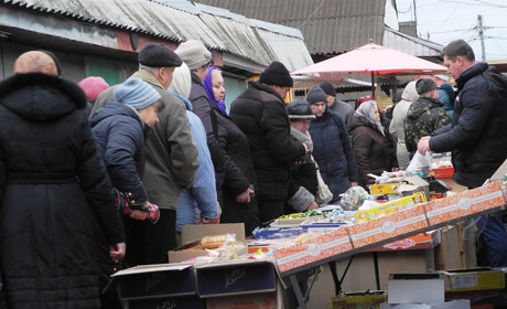 До продавців цукерок стояли черги. Що і почім було на переяславському базарі