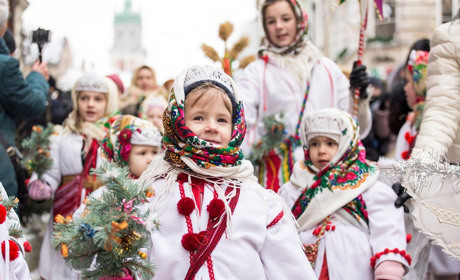 У Конотопі відбувся фестиваль колядок та щедрівок «Різдво з зіркою». Фото