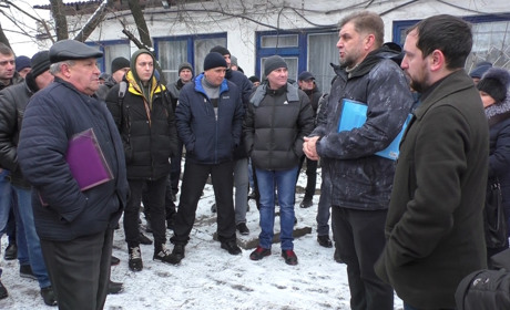 Доведенные до отчаяния горняки одной из торецких шахт требуют выплаты заработной платы