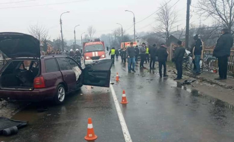 У Калуші зіткнулися Audi і Mitsubishi – водій Audi загинув , троє людей госпіталізовано, оновлено
