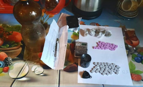 Поліцейські затримали 32-річного калушанина, який зберігав вдома наркотики