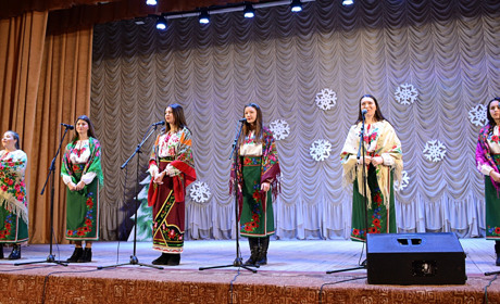 Художні колективи Кагарличчини колядували зі сцени міського будинку культури