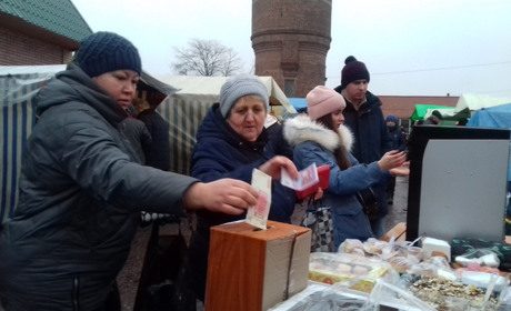 На благодійному ярмарку у Ворожбі для Злати Лисенко зібрали понад 13 тисяч гривень