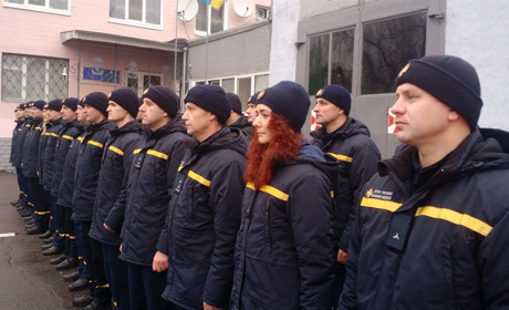 Народний депутат Віктор М'ялик привіз подарунки рятувальникам і схилив голову перед Героями УПА